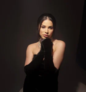 Adel - Brunette Escort in London