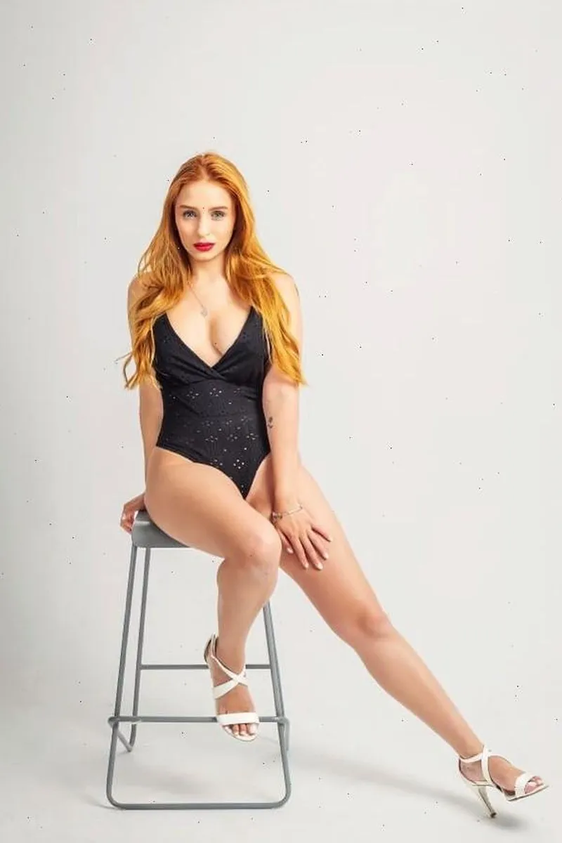 Glamorous escort Jamie in Chelsea, London – radiant and captivating