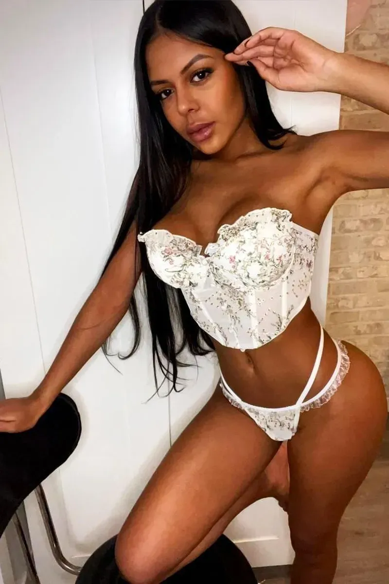 Escort Maia in Earl’s Court, London, bringing sophistication and allure